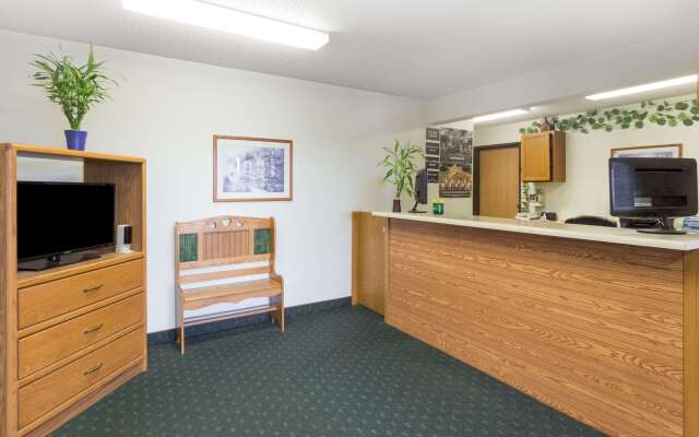 Super 8 By Wyndham Dewitt