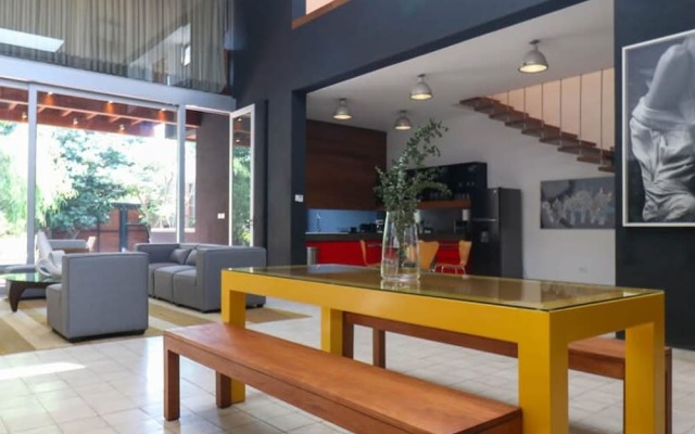 w Luxury 3BR House With Terrace in Miraflores