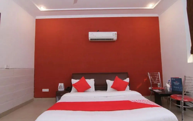 Oyo 18557 Palam Residency