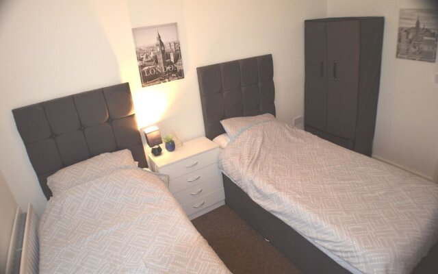 360 Serviced Accommodations - Brentwood 2 Bedroom Executive Apartment With Secure Parking