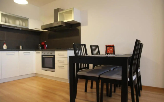 Koloseo residence. Free parking. Lake view.