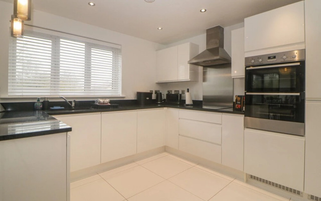 2 White Rock Court