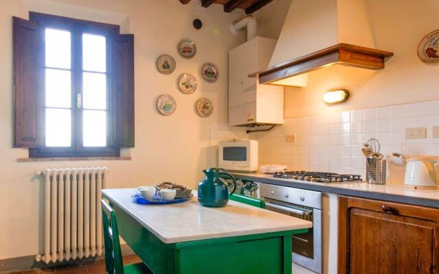 Luxurious Farmhouse in Capannoli With Pool