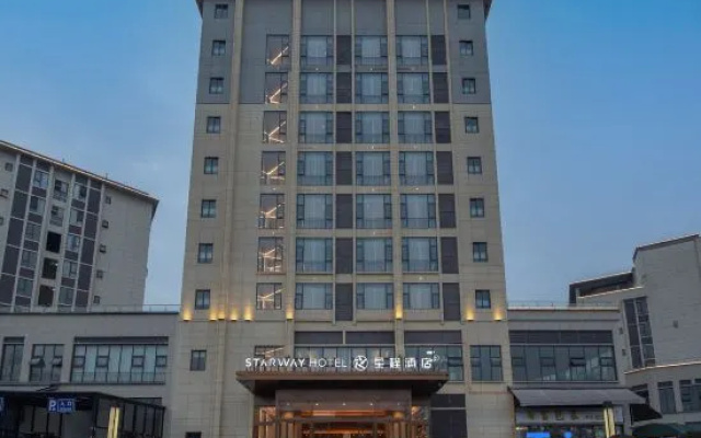 Starway Hotel (Ya'an Mengding Mountain World Tea Capital)
