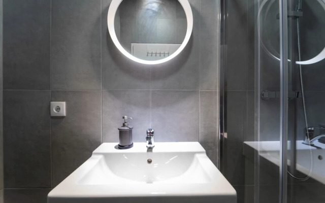 Modern And Lovely Apartment Close To The Center