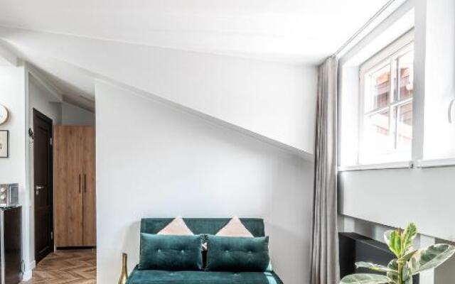 Modern Velvet Cathedral Square Studio