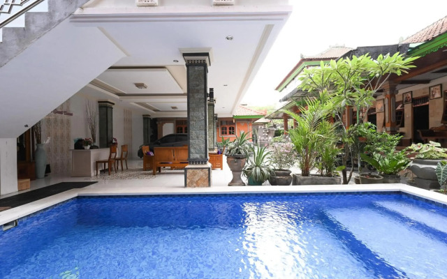 OYO 4003 Ceria Guesthouse SeminyakNearSeminyak Beach