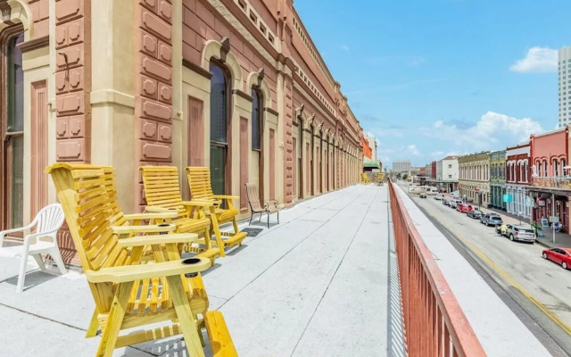 Galveston Historic Strand Loft 204