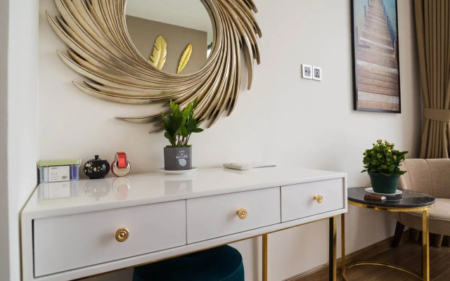 Canh Apartment in Vinhomes Green Bay