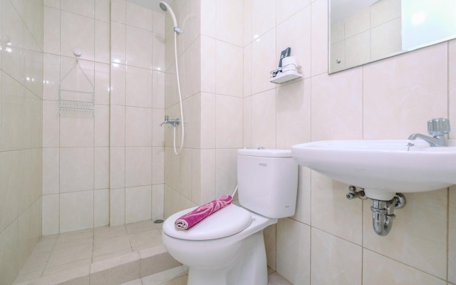 Minimalist and Comfort Living 2BR at Springlake Summarecon Bekasi Apartment – Bathroom – Bekasi