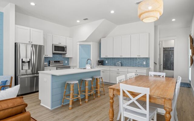 Spectacular 3br 4ba w/ Private Pool, 2 Min Walk to Beach - Sleeps 15!