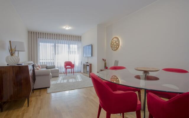 Liiiving in Matosinhos- Seaside Delight Apartment