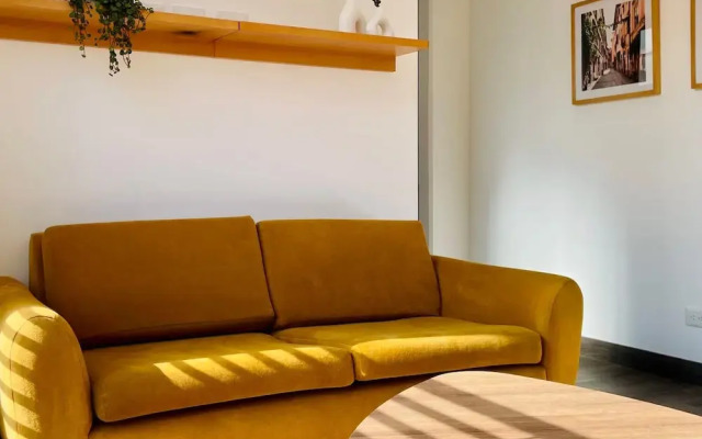 w Sunny 2BR in Modern Building in Chico