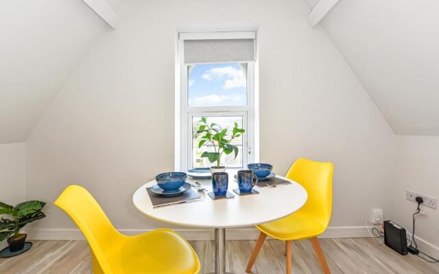 Wyndham Crescent- Stylish Apartment in Trendy Pontcanna