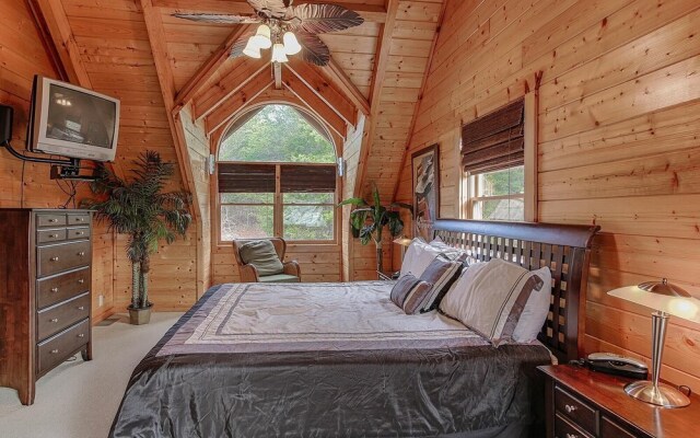 Airport Runway 33 3 Bedroom Cabin