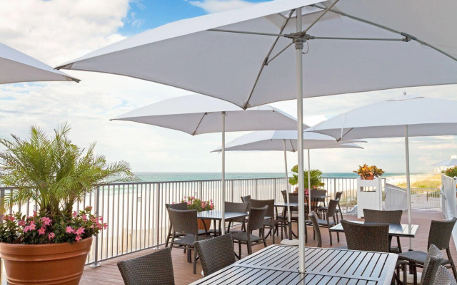 Holiday Inn Express & Suites Panama City Beach - Beachfront by IHG