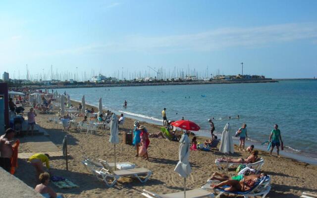 AP2116 Oasis Beach II Marineta