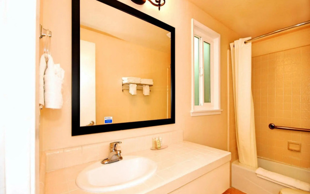 Aura Inn Monterey