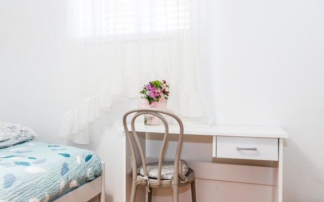 Amazing Apartment in Sibenik-brodarica With Wifi and 2 Bedrooms