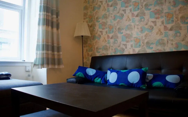 Central & Comfortable Flat - Sleeps 4