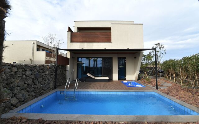 Leeum Island Spa & Pool Villa