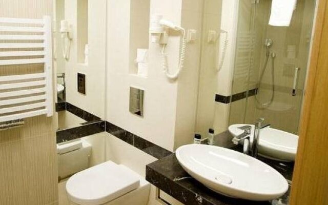 Velvet Hotel & Restaurant