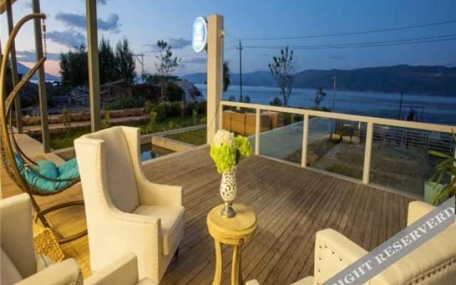 Yinhua Lake View Garden Hotel