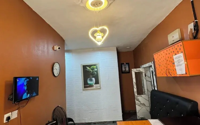 Sparcles Hotel and Lounge