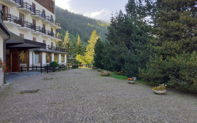 Appartamento Pragelato centro con giardino privato