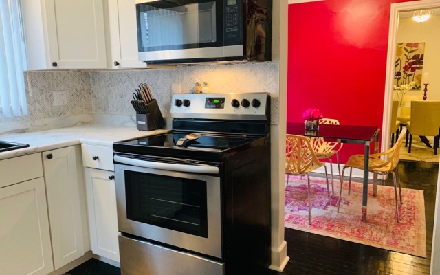 Spacious Luxury home, 5 min to Detroit golf club/ 4 car free parking!