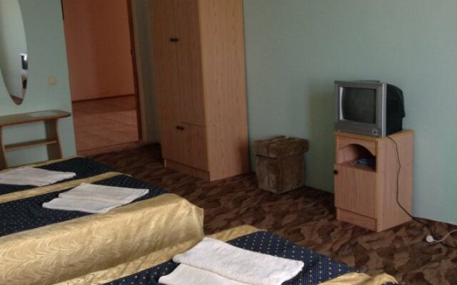 Domik U Dedushki Guest House