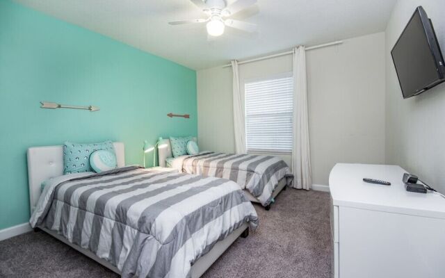 4 Bdrm With Private Pool