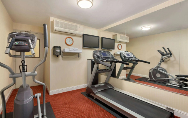 Ramada by Wyndham Oakland Downtown City Center