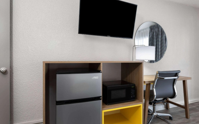 Days Inn by Wyndham Wildwood I-75