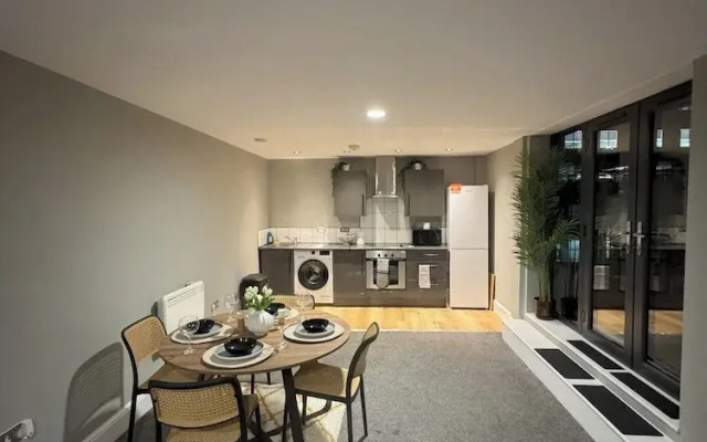 Modern 2 Bedroom City Oasis in Manchester