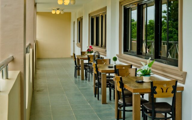 D' Galaxy Hotel & Restaurant