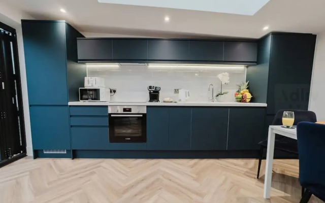 Luxury Seaside Home Parking Sleeps 8 by Adliv