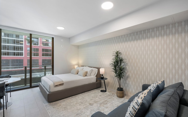 501 First - Steps from Bayside