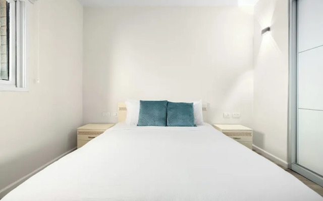 Netanya Beach Pool Studio by Sea N' Rent