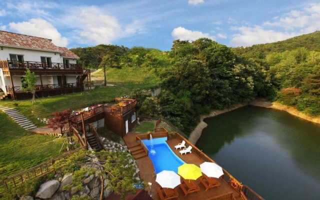 Attimua Guesthouse & Pension
