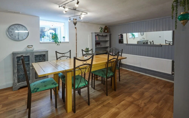 Central Retreat in Scarborough