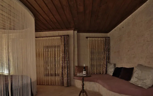 Romance Cave Suites