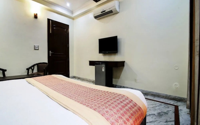 Dev Palace by OYO Rooms