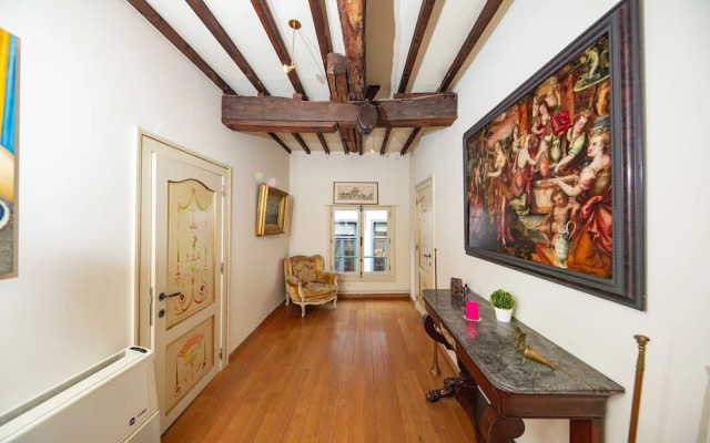 Unique Apartment In Historic Mansion