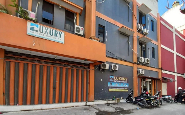 RedDoorz @ Luxury Homestay near Aloha Waru Surabaya