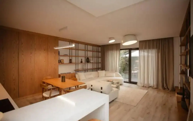 The Luxury Garden Apartment