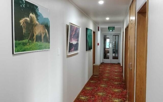 White Horse Inn Restaurant & Motel