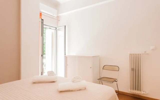 Central Apartment at Plaka 1 bed for 2 pers