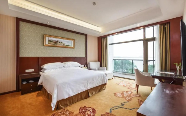 Vienna Hotel Suzhou Yangcheng Lake Huayi Movie World