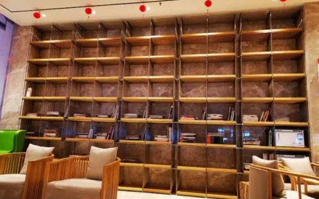 Deepness Hotel